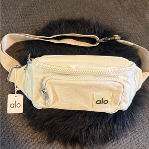 Alo Cream / Off White Crossbody Bag